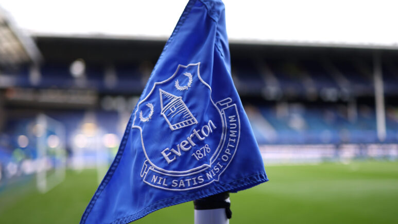 An African midfielder is close to moving to Everton for €25 million.