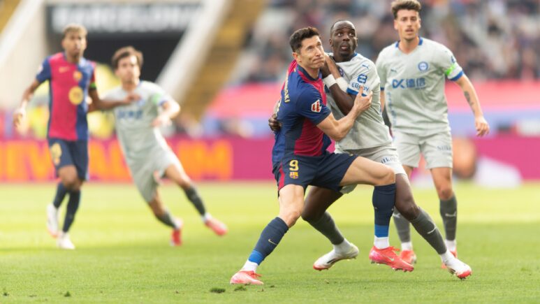 Lewandowski battles for the ball.